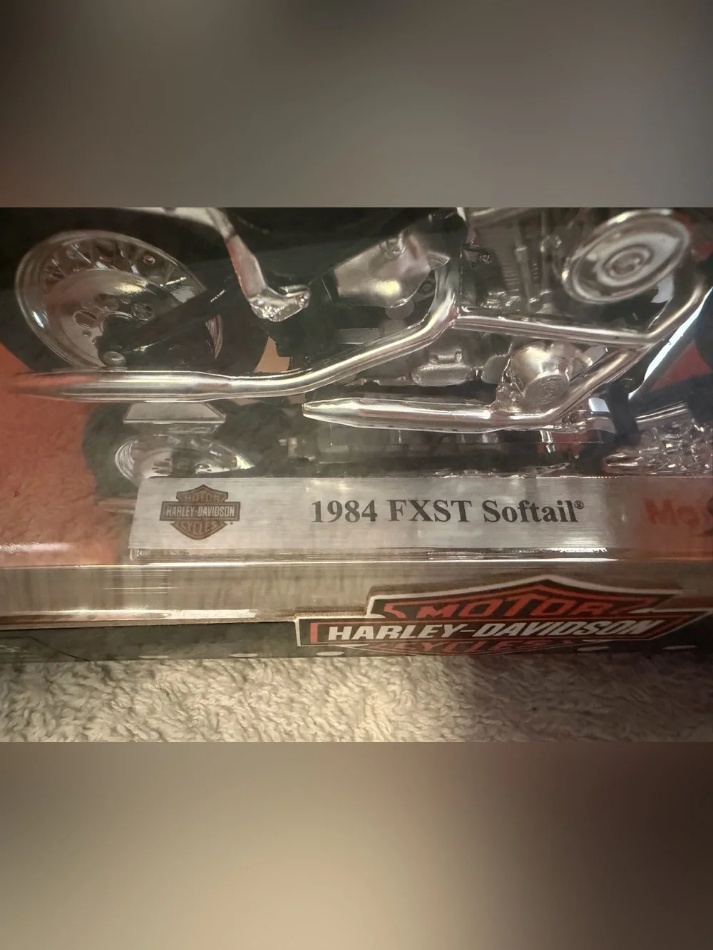 NWT Harley-Davidson 1984 FXST Softail Die-Cast Motorcycle 1:18 Model Collector